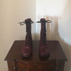 Combat boots